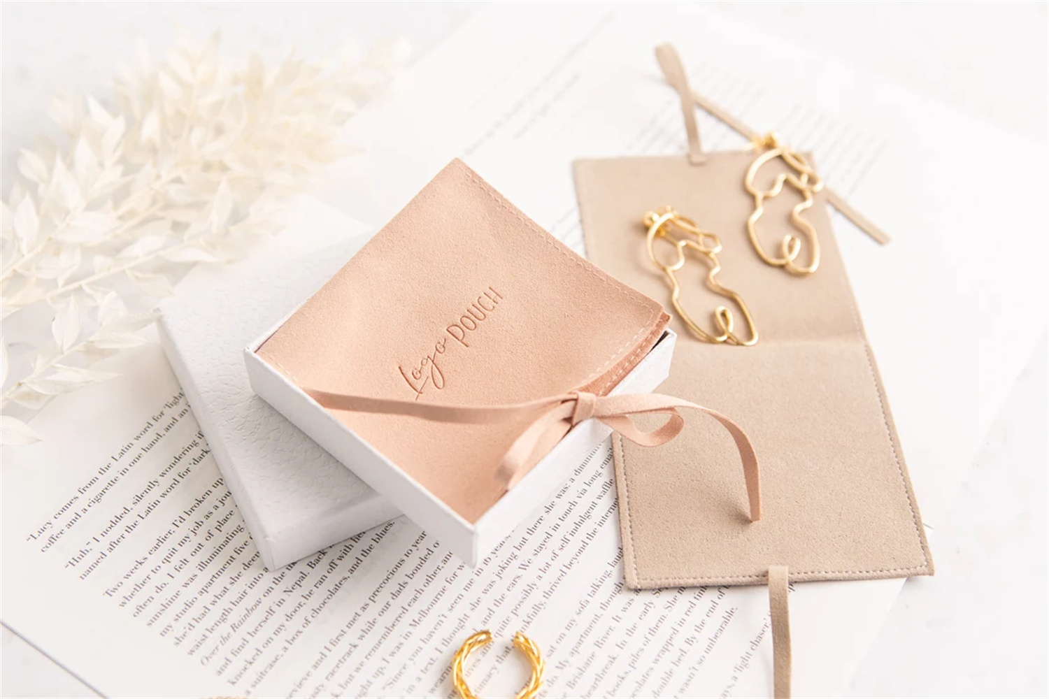 Wedding Solution - ถุงของขวัญ Chloe Jewellry 5 ชิ้นพร้อมสีผสมและจับคู่ที่ยั่งยืน: โซลูชันบรรจุภัณฑ์เครื่องประดับขายส่งที่มีตราสินค้า